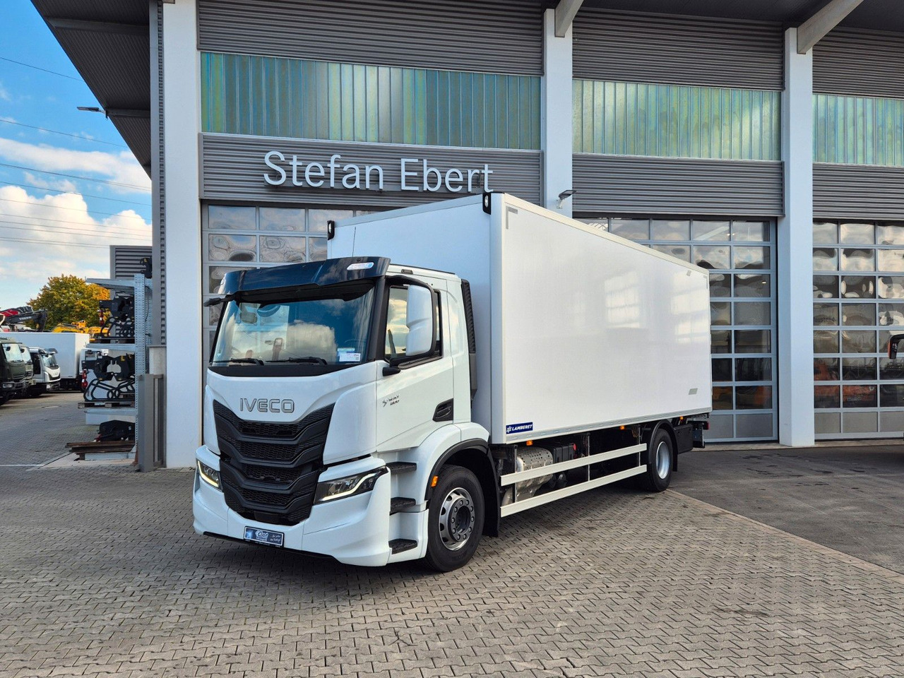 Iveco AD190S40/FP Lamberet Mitsubishi LBW Tür AHK - Camião frigorífico: foto 1 Iveco AD190S40/FP Lamberet Mitsubishi LBW Tür AHK - Camião frigorífico: foto 1