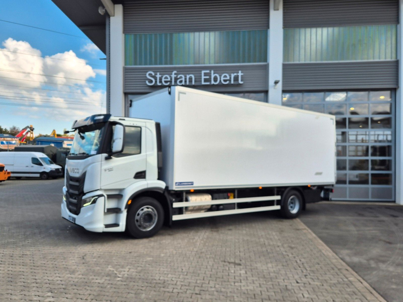 Iveco AD190S40/FP Lamberet Mitsubishi LBW Tür AHK - Camião frigorífico: foto 3 Iveco AD190S40/FP Lamberet Mitsubishi LBW Tür AHK - Camião frigorífico: foto 3