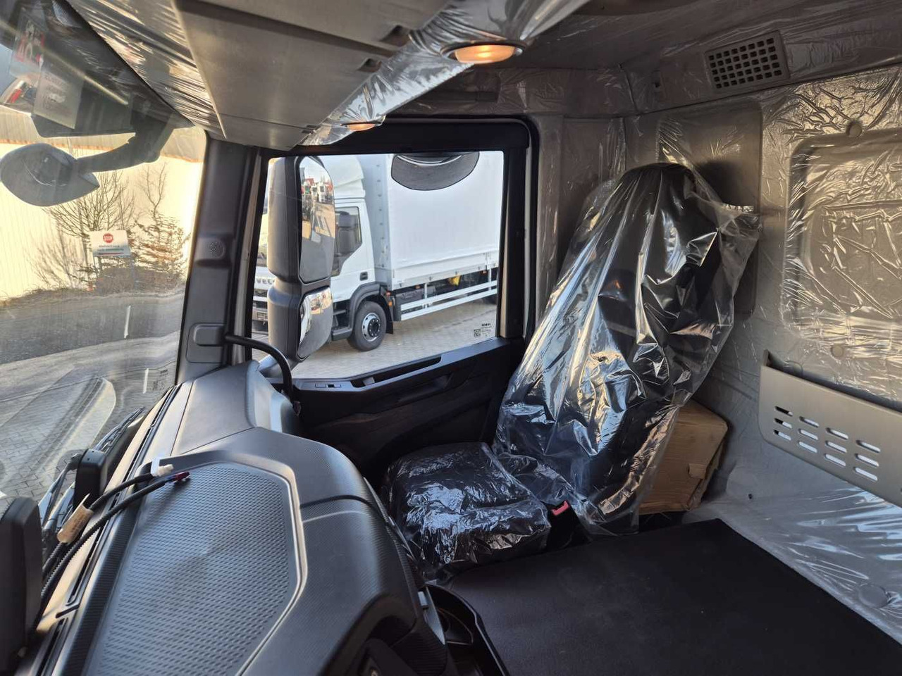 Locação financeira de  Iveco AD360X46Z HR OFF 8x4 Bordmatic Hardox AHK Iveco AD360X46Z HR OFF 8x4 Bordmatic Hardox AHK: foto 13