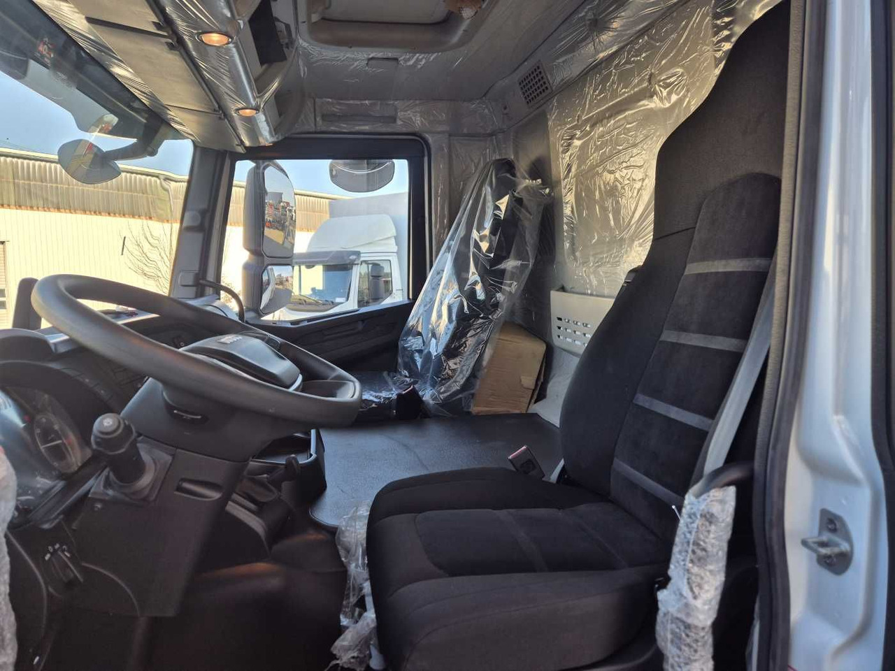 Locação financeira de  Iveco AD360X46Z HR OFF 8x4 Bordmatic Hardox AHK Iveco AD360X46Z HR OFF 8x4 Bordmatic Hardox AHK: foto 9