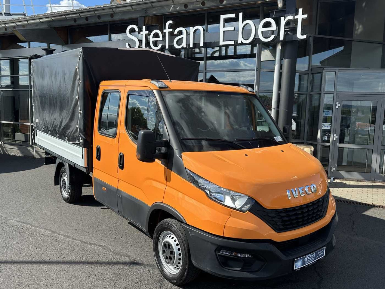 Iveco Daily 35S14 Pritsche+Plane *AHK*Ladekran*7-Sitze - Carrinha de caixa aberta: foto 1 Iveco Daily 35S14 Pritsche+Plane *AHK*Ladekran*7-Sitze - Carrinha de caixa aberta: foto 1