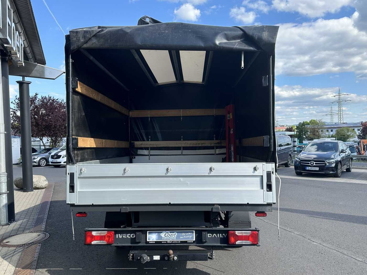 Iveco Daily 35S14 Pritsche+Plane *AHK*Ladekran*7-Sitze - Carrinha de caixa aberta: foto 4 Iveco Daily 35S14 Pritsche+Plane *AHK*Ladekran*7-Sitze - Carrinha de caixa aberta: foto 4