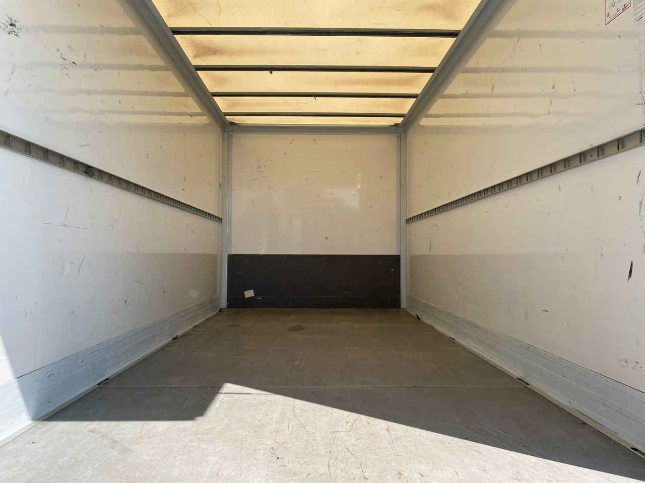 Iveco Daily 35S16 *Koffer*LBW*Klima* - Carrinha de contentor: foto 4 Iveco Daily 35S16 *Koffer*LBW*Klima* - Carrinha de contentor: foto 4