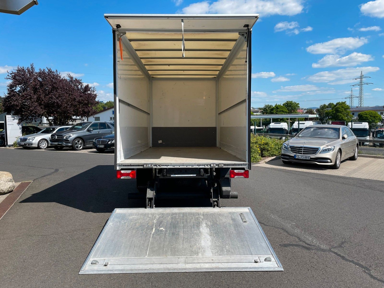 Iveco Daily 35S16 *Koffer*LBW*Klima* - Carrinha de contentor: foto 3 Iveco Daily 35S16 *Koffer*LBW*Klima* - Carrinha de contentor: foto 3