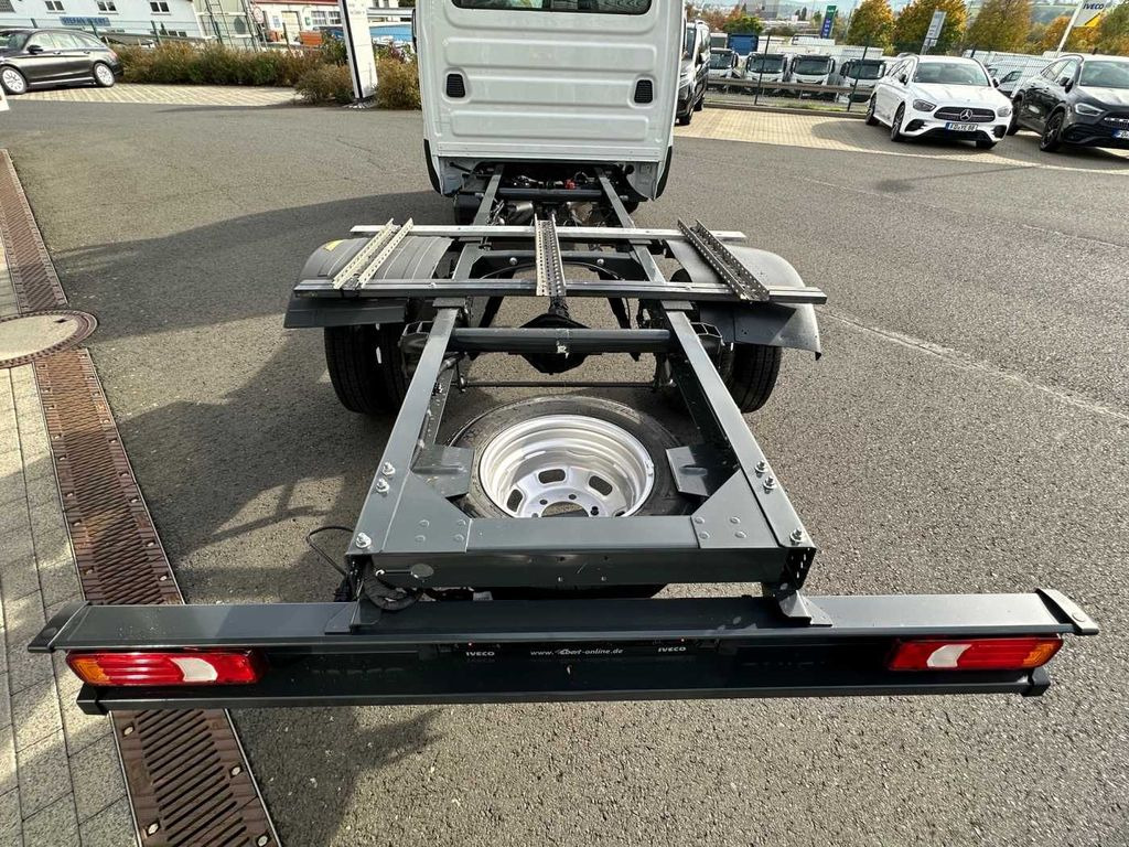 Iveco Daily 50C18 3.0L *R3750mm*Navi*Klima* 3x - Camião chassi: foto 5 Iveco Daily 50C18 3.0L *R3750mm*Navi*Klima* 3x - Camião chassi: foto 5