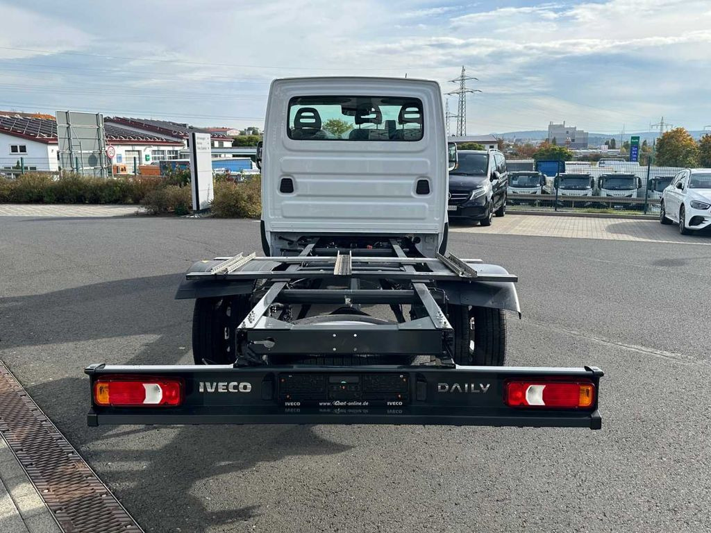 Iveco Daily 50C18 3.0L *R3750mm*Navi*Klima* 3x - Camião chassi: foto 4 Iveco Daily 50C18 3.0L *R3750mm*Navi*Klima* 3x - Camião chassi: foto 4