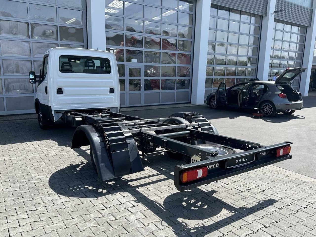 Iveco Daily 50C18 H 3.0L *R4.350mm*Klima* - Camião chassi: foto 3 Iveco Daily 50C18 H 3.0L *R4.350mm*Klima* - Camião chassi: foto 3