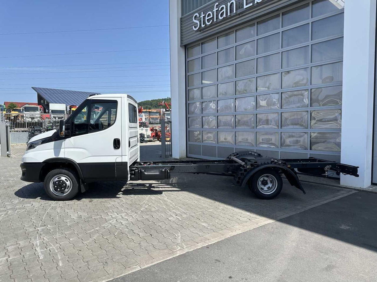 Iveco Daily 50C18 H 3.0L *R4.350mm*Klima* - Camião chassi: foto 2 Iveco Daily 50C18 H 3.0L *R4.350mm*Klima* - Camião chassi: foto 2
