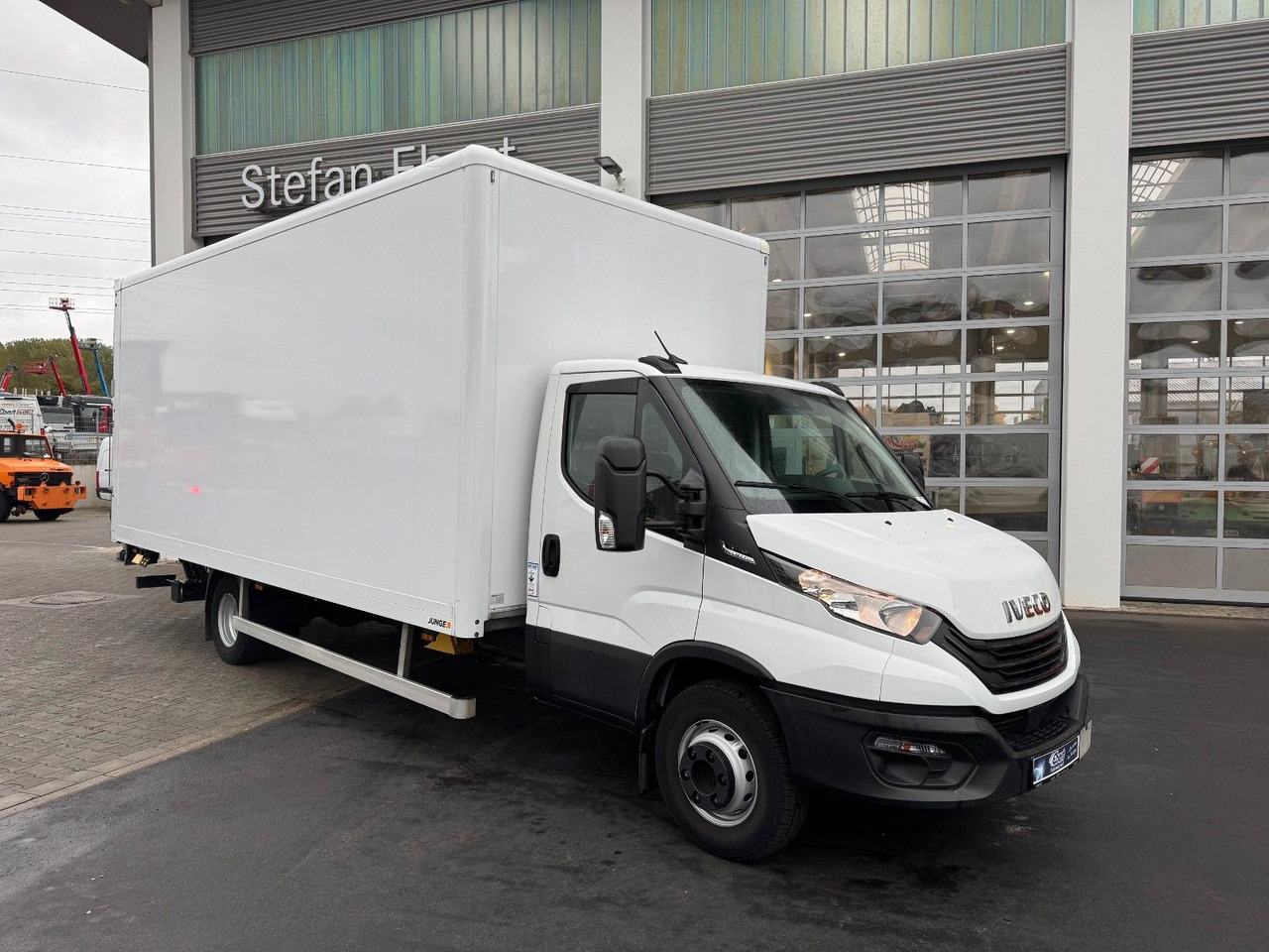 Iveco Daily 70C18 A8 *Koffer*LBW*Automatik* - Carrinha de contentor: foto 1 Iveco Daily 70C18 A8 *Koffer*LBW*Automatik* - Carrinha de contentor: foto 1
