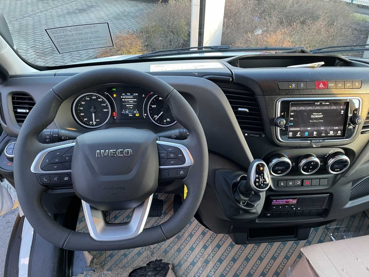 Carrinha de contentor novo Iveco Daily 70C18 HA8 *LBW*Schwenkwandkoffer*: foto 12