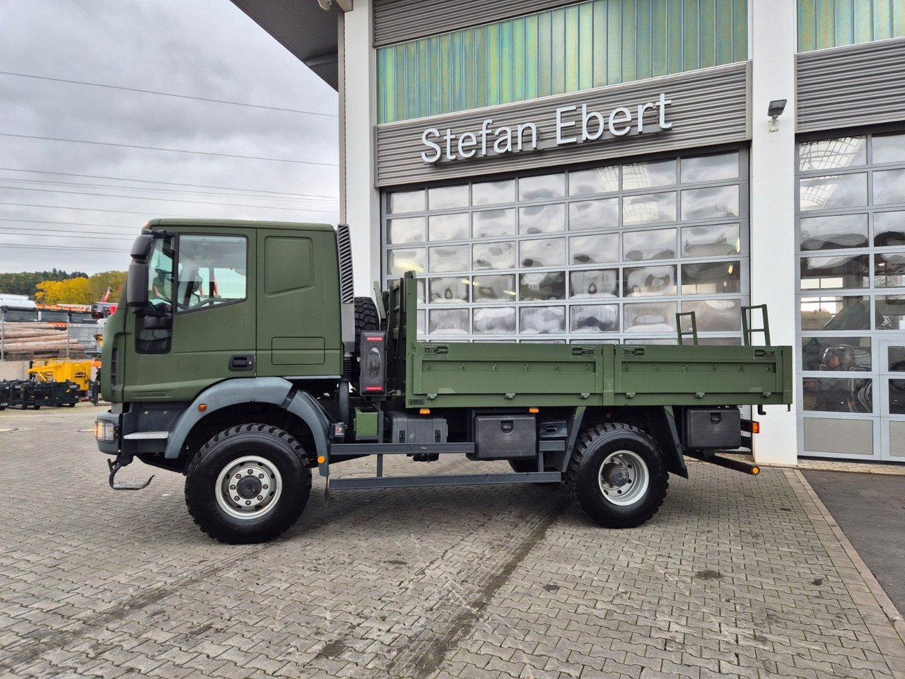 Iveco Eurocargo ML100E22WM-BW 4x4 Pritsche L-Haus Bett - Camião de caixa aberta/ Plataforma: foto 5 Iveco Eurocargo ML100E22WM-BW 4x4 Pritsche L-Haus Bett - Camião de caixa aberta/ Plataforma: foto 5