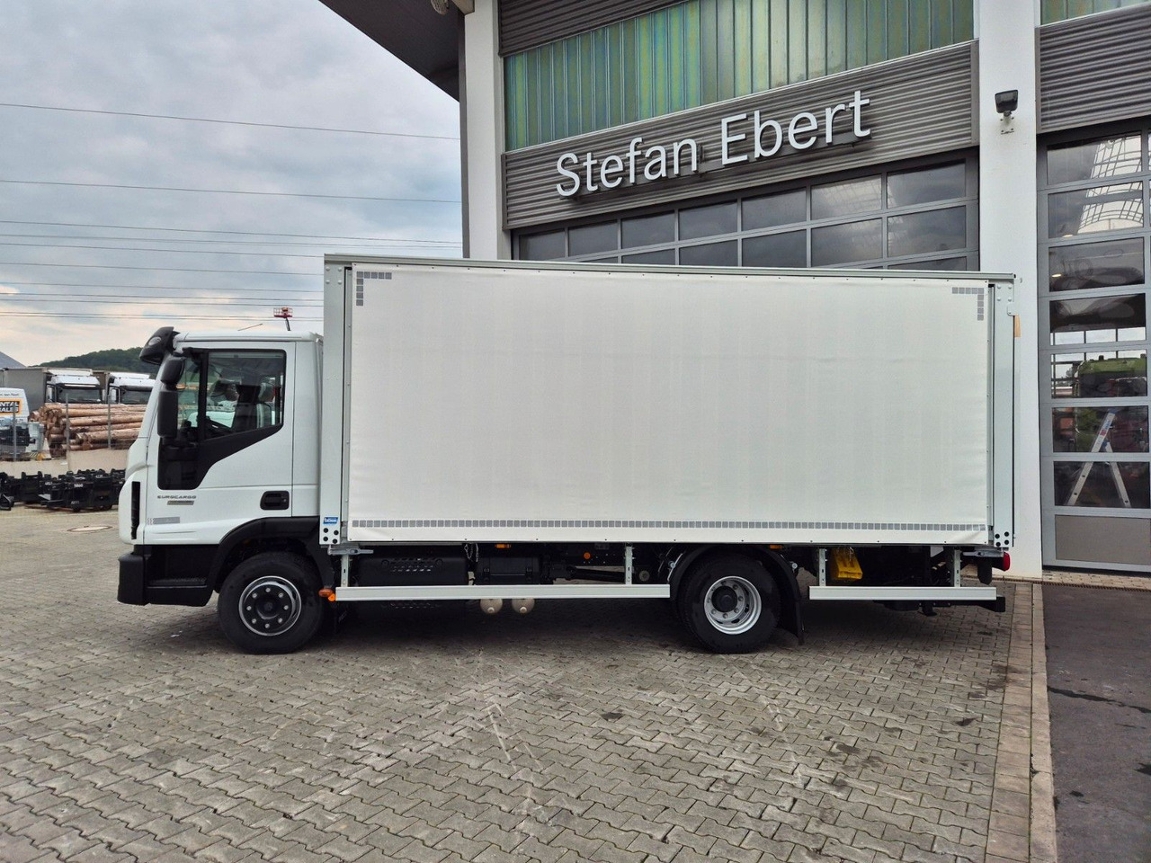 Iveco Eurocargo ML120EL25/P Böse Schiebeplanen LBW AHK - Camião transporte de bebidas: foto 5 Iveco Eurocargo ML120EL25/P Böse Schiebeplanen LBW AHK - Camião transporte de bebidas: foto 5