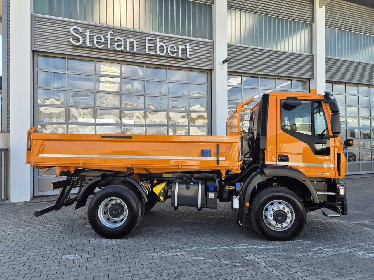 Iveco Eurocargo ML150E28W 4x4 Winterdienst Vorb. 2xAHK - Camião basculante: foto 5 Iveco Eurocargo ML150E28W 4x4 Winterdienst Vorb. 2xAHK - Camião basculante: foto 5
