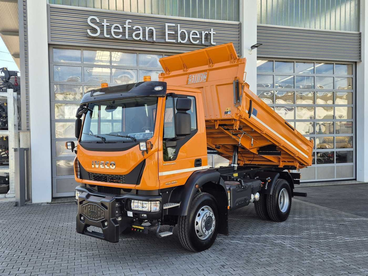 Iveco Eurocargo ML150E28W 4x4 Winterdienst Vorb. 2xAHK - Camião basculante: foto 1 Iveco Eurocargo ML150E28W 4x4 Winterdienst Vorb. 2xAHK - Camião basculante: foto 1