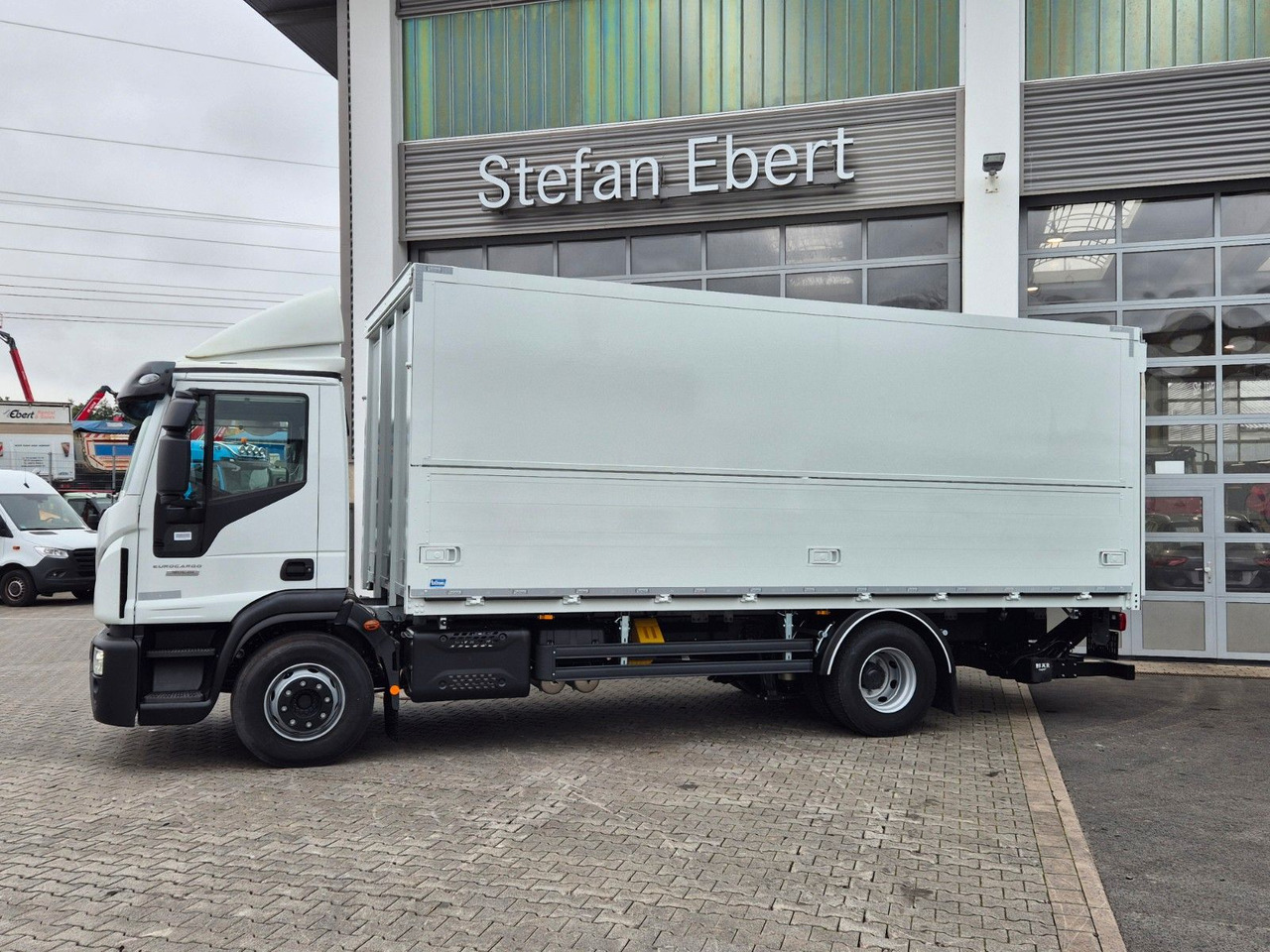Iveco Eurocargo ML160E28/FP Böse Schwenkwand LBW 2xAHK - Camião transporte de bebidas: foto 5 Iveco Eurocargo ML160E28/FP Böse Schwenkwand LBW 2xAHK - Camião transporte de bebidas: foto 5