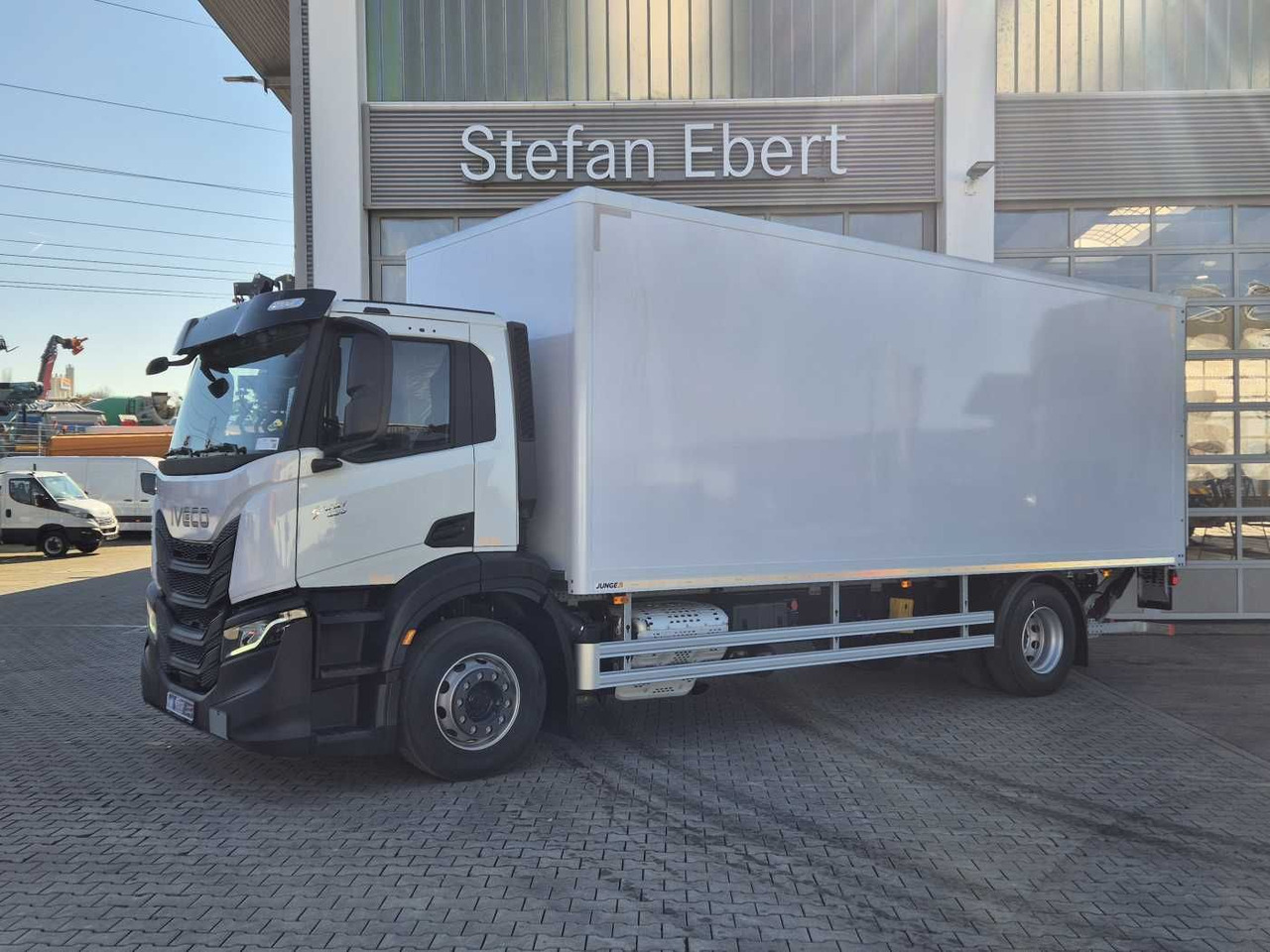 Iveco S-Way AD190S40/P Junge AHK LBW 2.000kg - Camião furgão: foto 3 Iveco S-Way AD190S40/P Junge AHK LBW 2.000kg - Camião furgão: foto 3