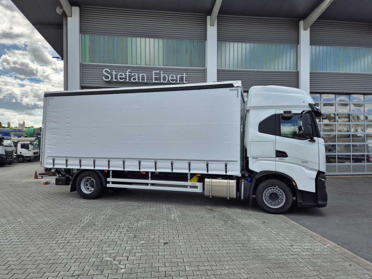 Iveco S-Way AS190S42/P Schiebeplanen LBW 2.000kg AHK - Camião de lona: foto 4 Iveco S-Way AS190S42/P Schiebeplanen LBW 2.000kg AHK - Camião de lona: foto 4