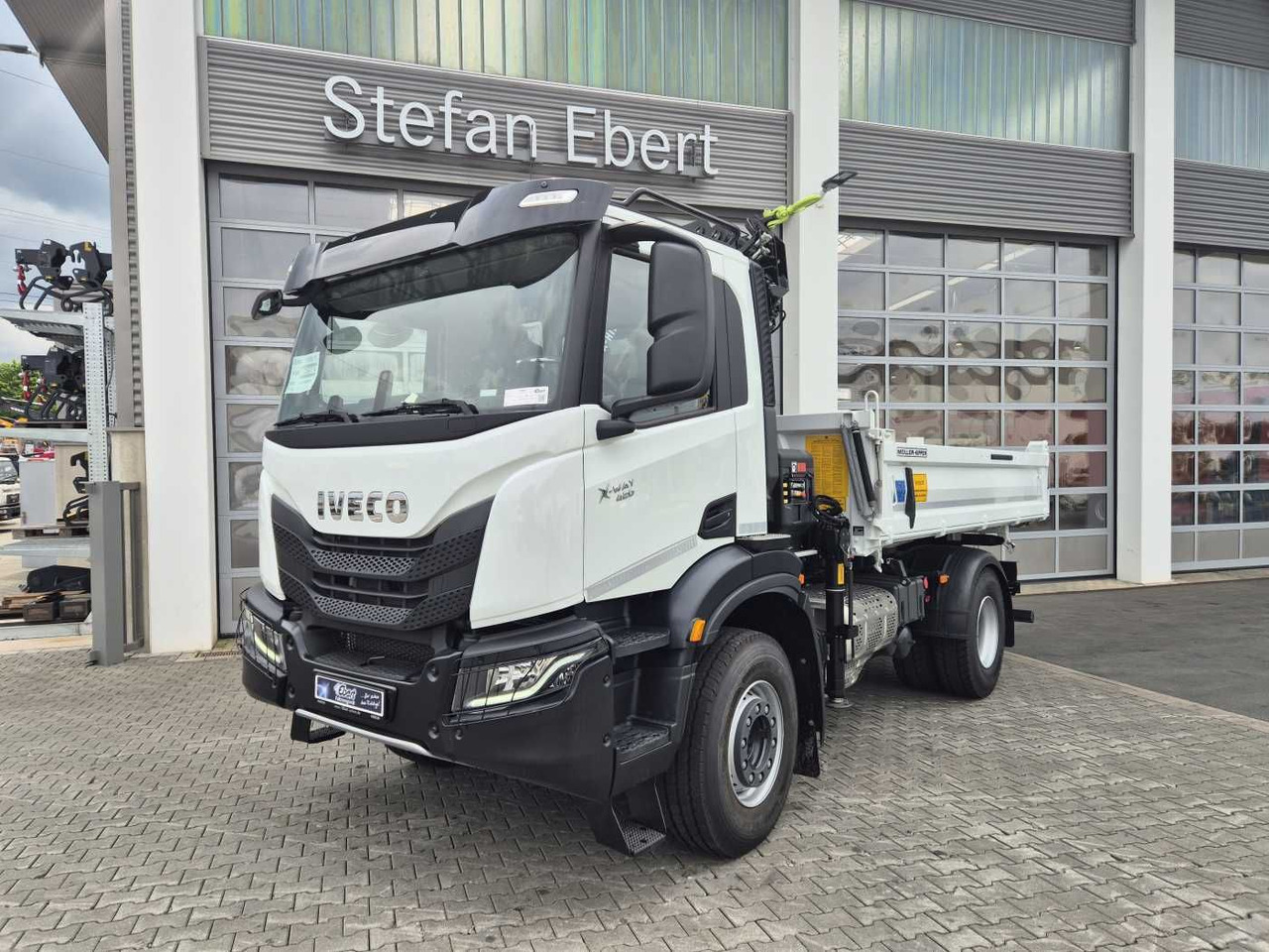 Iveco X-Way AD200X42/P HR OFF Hiab X-HIDUO 118E-3 Funk - Camião basculante, Camião grua: foto 2 Iveco X-Way AD200X42/P HR OFF Hiab X-HIDUO 118E-3 Funk - Camião basculante, Camião grua: foto 2