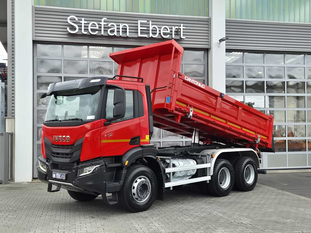 Iveco X-Way AD300X48Z HR OFF 6x4 Bordmatik Intarder - Camião basculante: foto 1 Iveco X-Way AD300X48Z HR OFF 6x4 Bordmatik Intarder - Camião basculante: foto 1