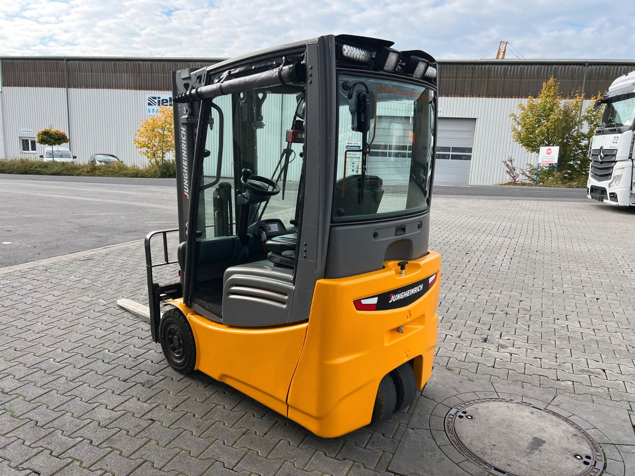 Empilhador elétrico Jungheinrich EFG 215 / Triplex: 4.25m! / SS / 1.573h / 2024: foto 6