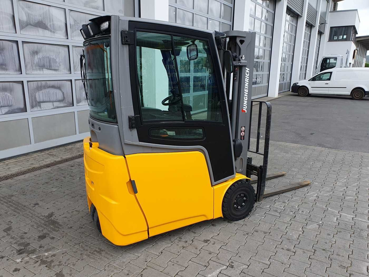 Jungheinrich EFG 215 / Triplex: 4.25m! / SS / 4.297h! - Empilhador elétrico: foto 3 Jungheinrich EFG 215 / Triplex: 4.25m! / SS / 4.297h! - Empilhador elétrico: foto 3