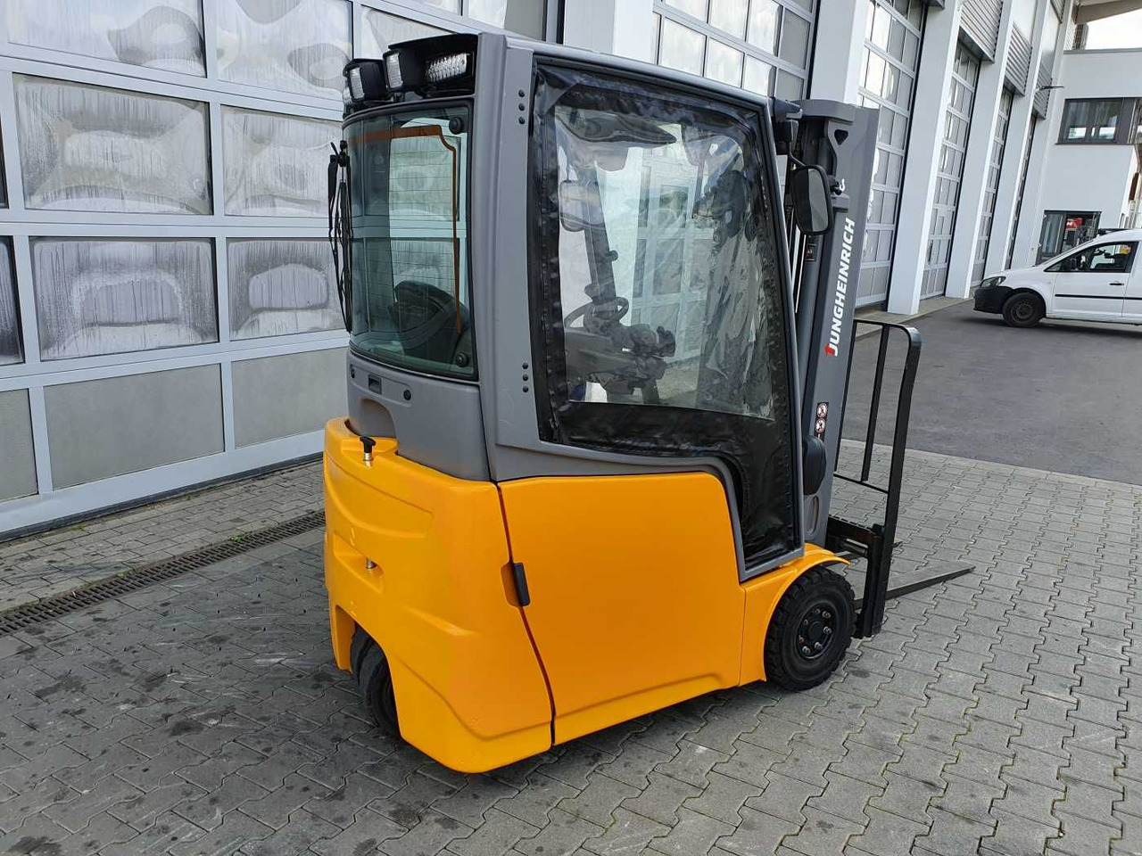 Jungheinrich EFG 215 / Triplex 4.25m / SS / nur 1.680h / 2021 - Empilhador elétrico: foto 4 Jungheinrich EFG 215 / Triplex 4.25m / SS / nur 1.680h / 2021 - Empilhador elétrico: foto 4