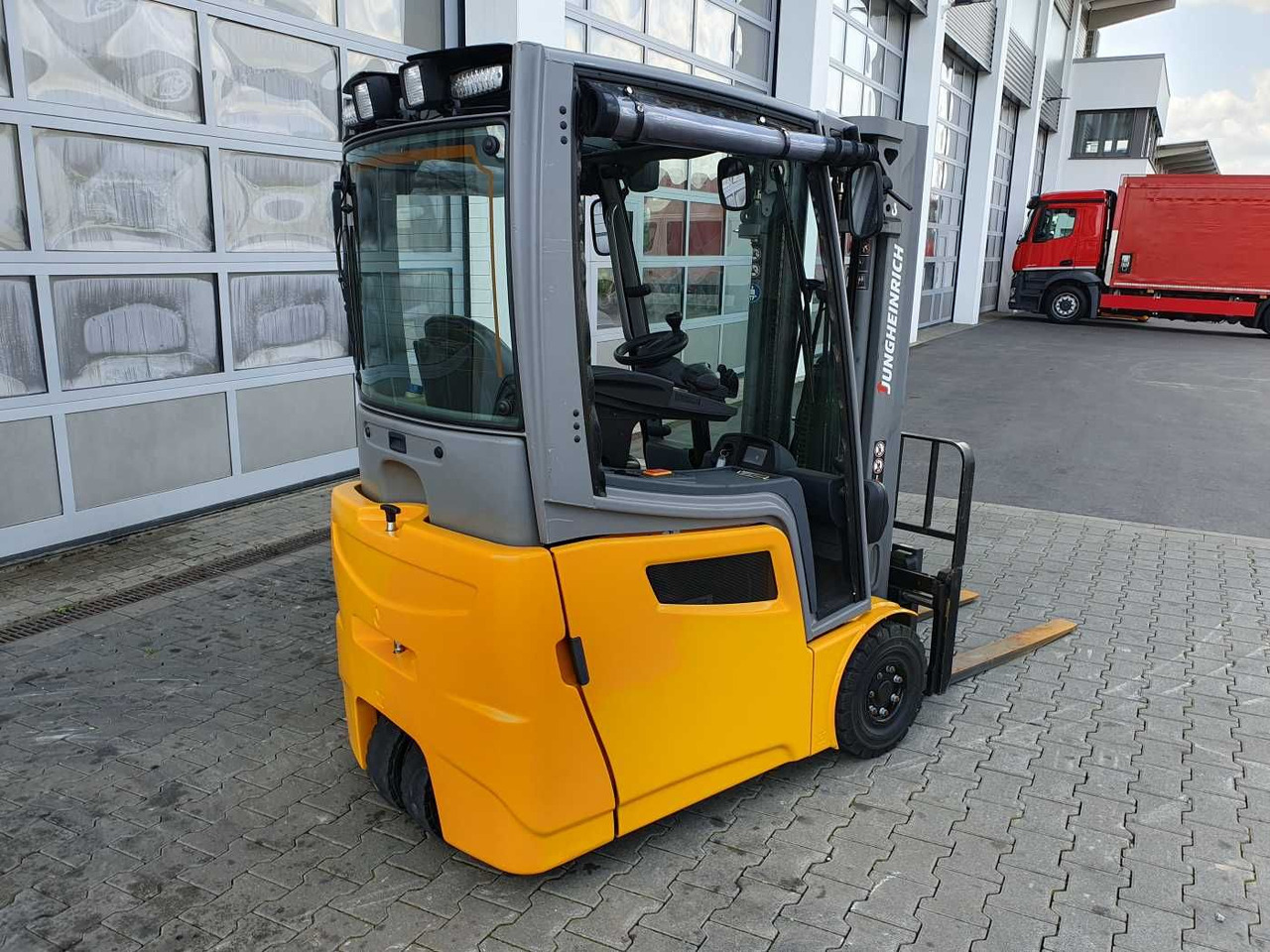 Jungheinrich EFG 215 / Triplex: 4.25m! / SS / nur 2.184h! - Empilhador elétrico: foto 4 Jungheinrich EFG 215 / Triplex: 4.25m! / SS / nur 2.184h! - Empilhador elétrico: foto 4