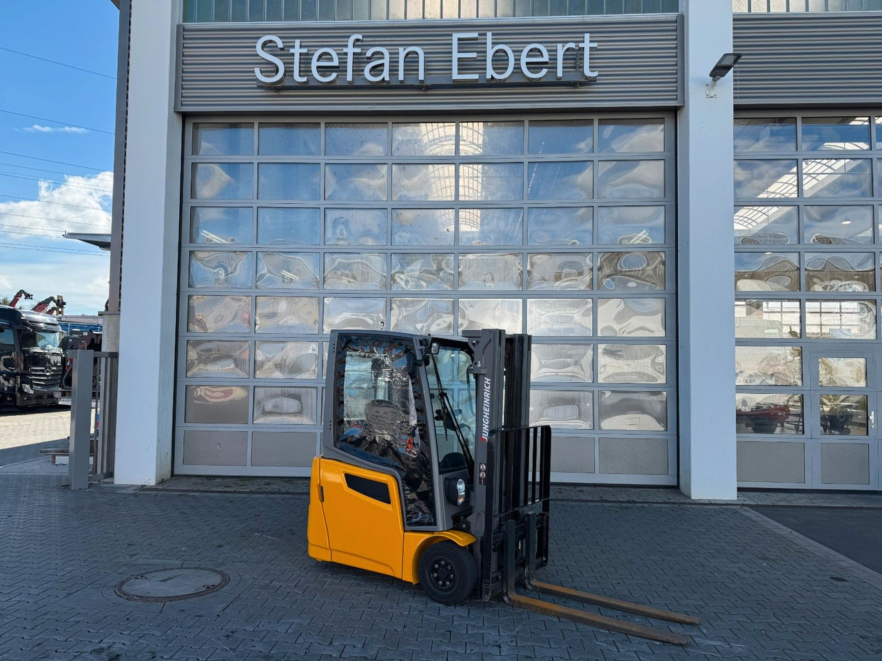 Jungheinrich EFG 215 / Triplex: 4.25m! / SS / nur 2.865h! - Empilhador elétrico: foto 1 Jungheinrich EFG 215 / Triplex: 4.25m! / SS / nur 2.865h! - Empilhador elétrico: foto 1