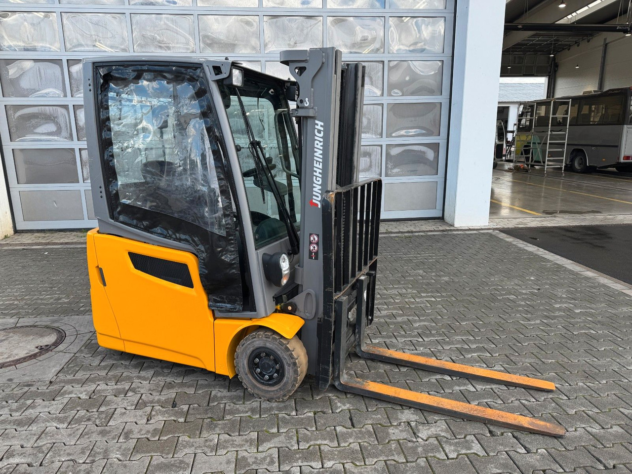 Jungheinrich EFG 215 / Triplex: 4.25m! / SS / nur 3.092h! - Empilhador elétrico: foto 5 Jungheinrich EFG 215 / Triplex: 4.25m! / SS / nur 3.092h! - Empilhador elétrico: foto 5