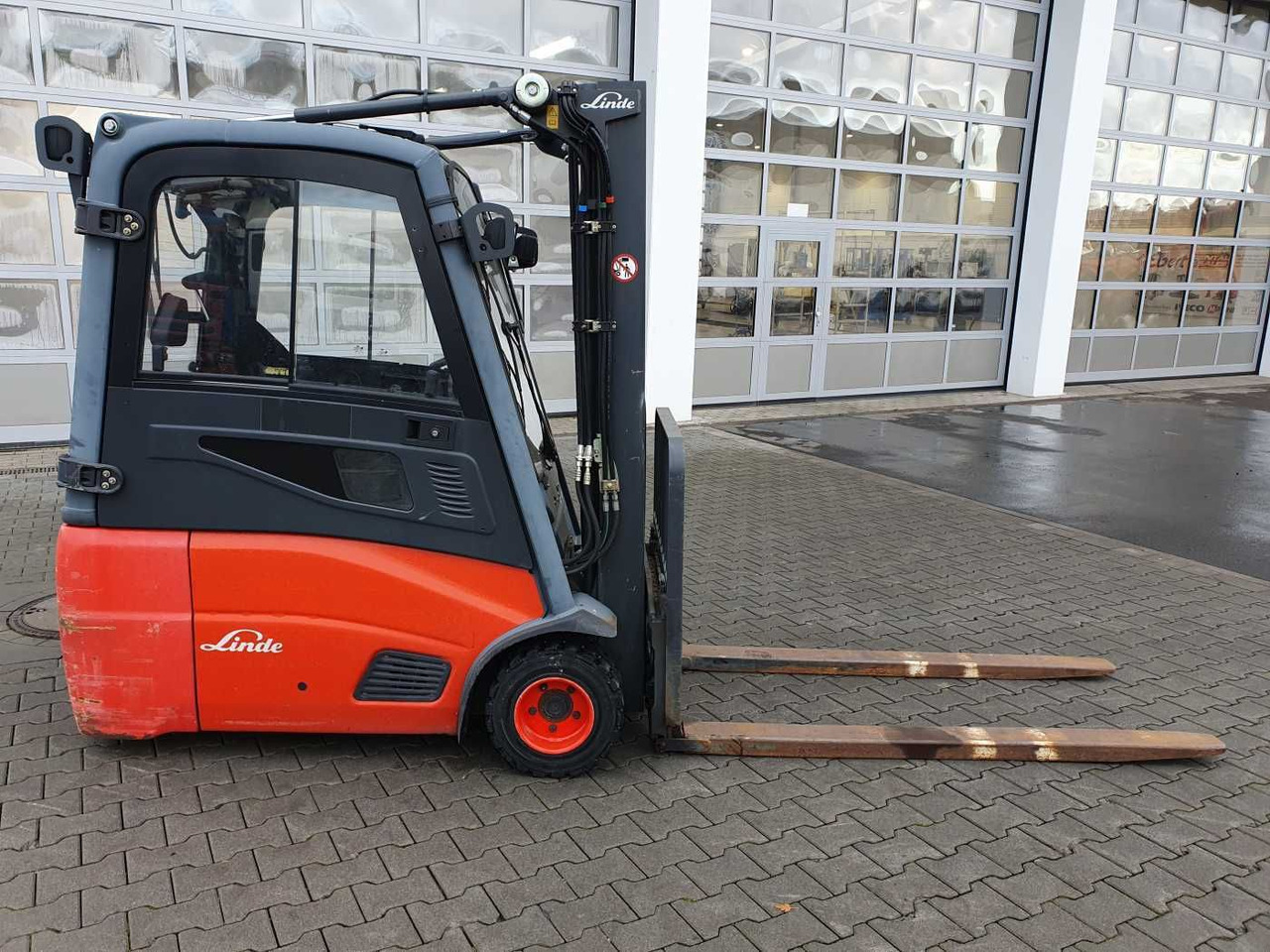 Linde E18 - 01 / Triplex: 4.50m! / SS / nur 5.672h! - Empilhador elétrico: foto 3 Linde E18 - 01 / Triplex: 4.50m! / SS / nur 5.672h! - Empilhador elétrico: foto 3