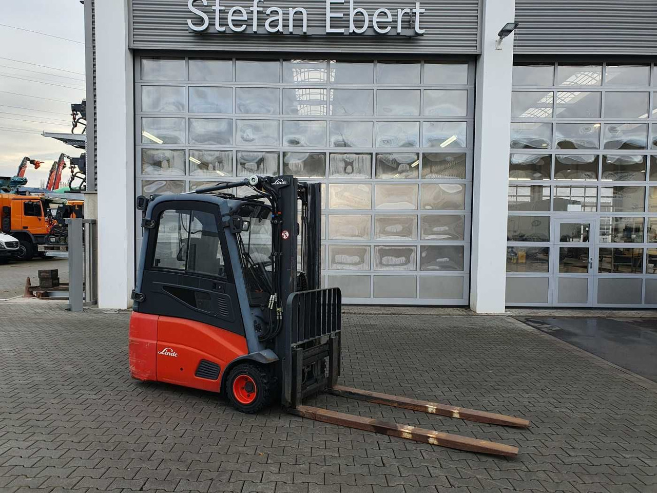 Linde E18 - 01 / Triplex: 4.50m! / SS / nur 5.672h! - Empilhador elétrico: foto 1 Linde E18 - 01 / Triplex: 4.50m! / SS / nur 5.672h! - Empilhador elétrico: foto 1
