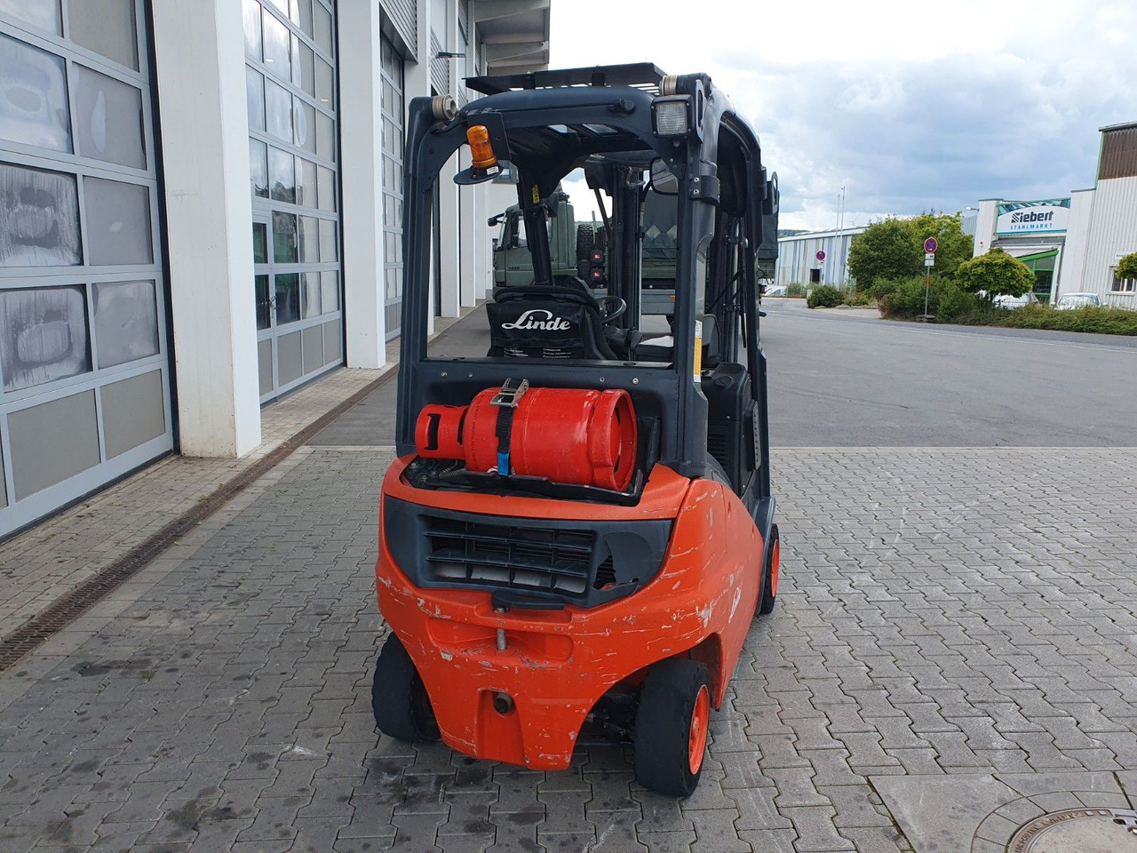 Linde H16 T-01 / 4,6m / nur: 3.260h / Gas / SS - Empilhador: foto 4 Linde H16 T-01 / 4,6m / nur: 3.260h / Gas / SS - Empilhador: foto 4