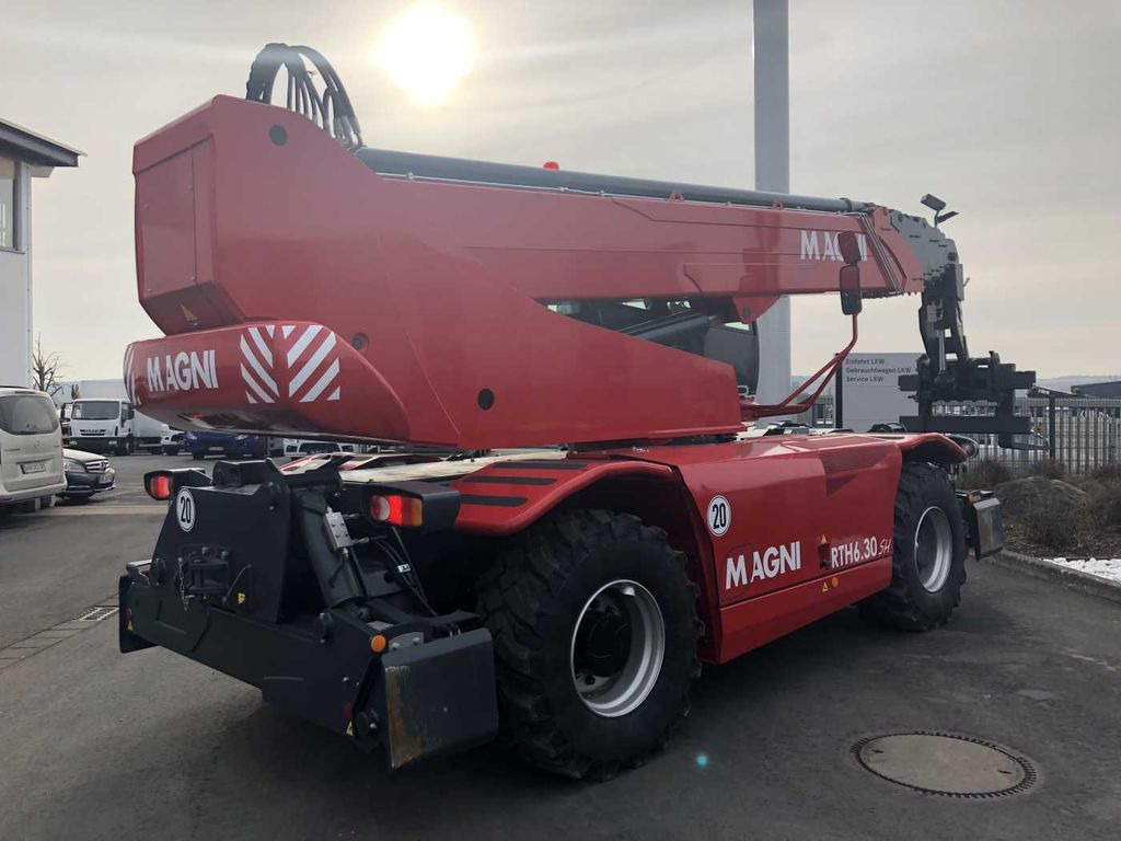 Magni RTH 6.30 SH-M/C Roto + Funk + Klima - Empilhador telescópico: foto 5 Magni RTH 6.30 SH-M/C Roto + Funk + Klima - Empilhador telescópico: foto 5