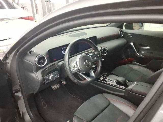 Mercedes-Benz A 180 AMG+LED+IHC+RFK+TotWinkel+SFIntegration - Automóvel: foto 3 Mercedes-Benz A 180 AMG+LED+IHC+RFK+TotWinkel+SFIntegration - Automóvel: foto 3