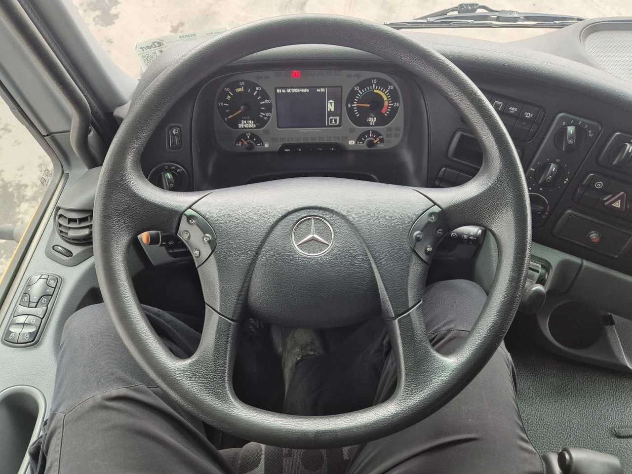 Locação financeira de  Mercedes-Benz Actros 2032 A 4x4 Bucher STKF 9500 Airport 30x Mercedes-Benz Actros 2032 A 4x4 Bucher STKF 9500 Airport 30x: foto 12