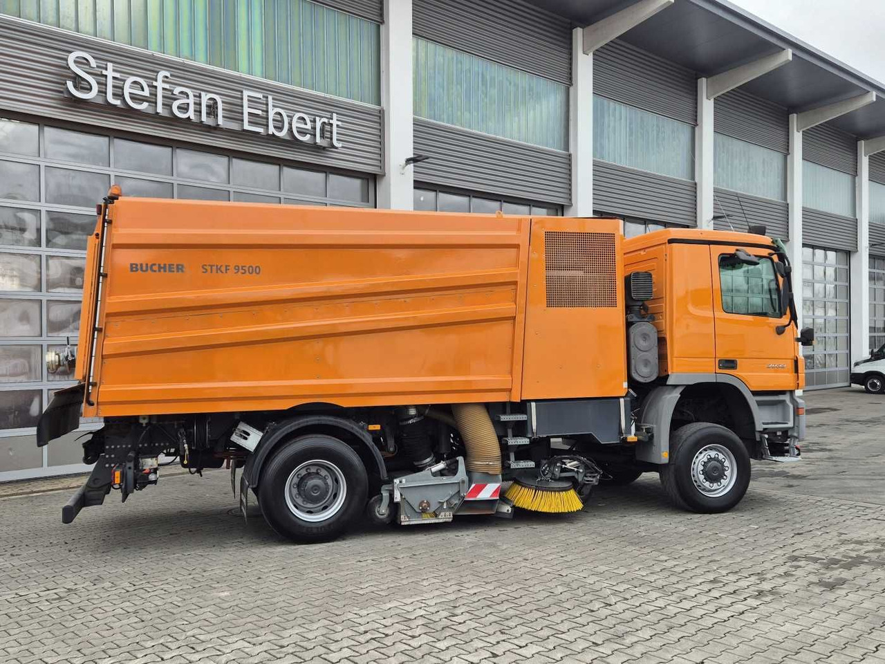 Varredora urbana Mercedes-Benz Actros 2032 A 4x4 Bucher STKF 9500 Airport 30x: foto 6