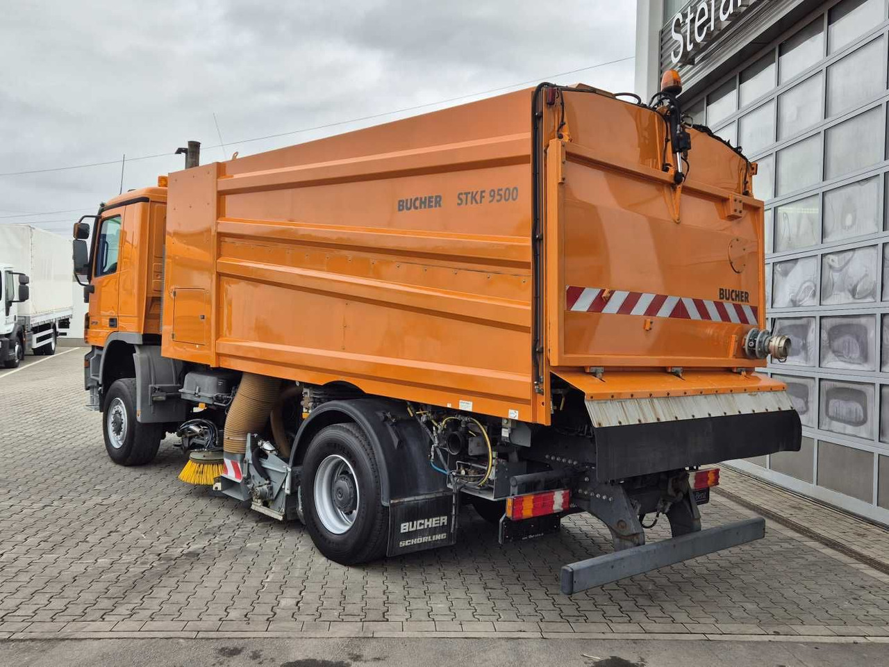 Varredora urbana Mercedes-Benz Actros 2032 A 4x4 Bucher STKF 9500 Airport 30x: foto 14