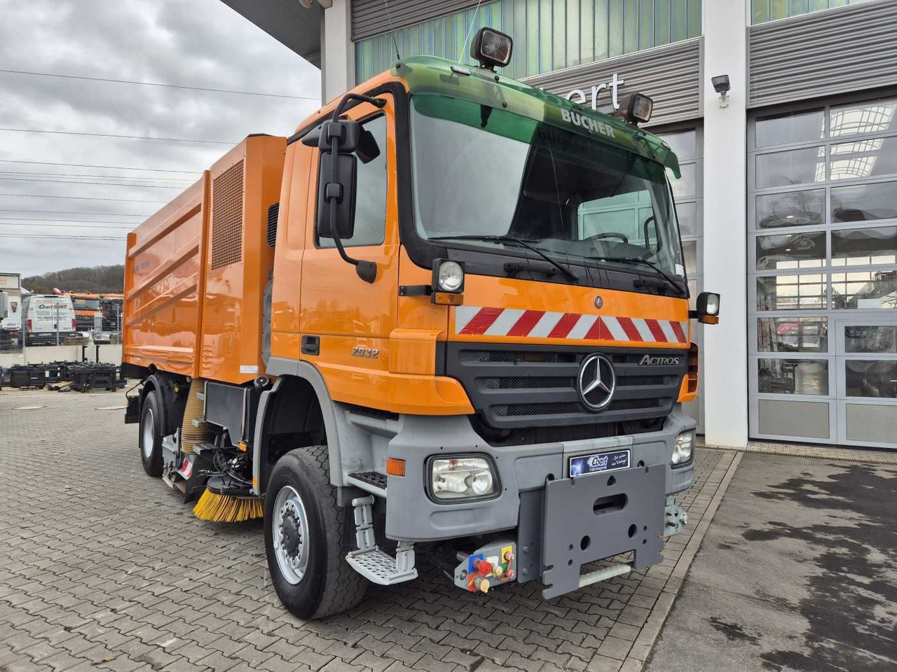Varredora urbana Mercedes-Benz Actros 2032 A 4x4 Bucher STKF 9500 Airport 30x: foto 15