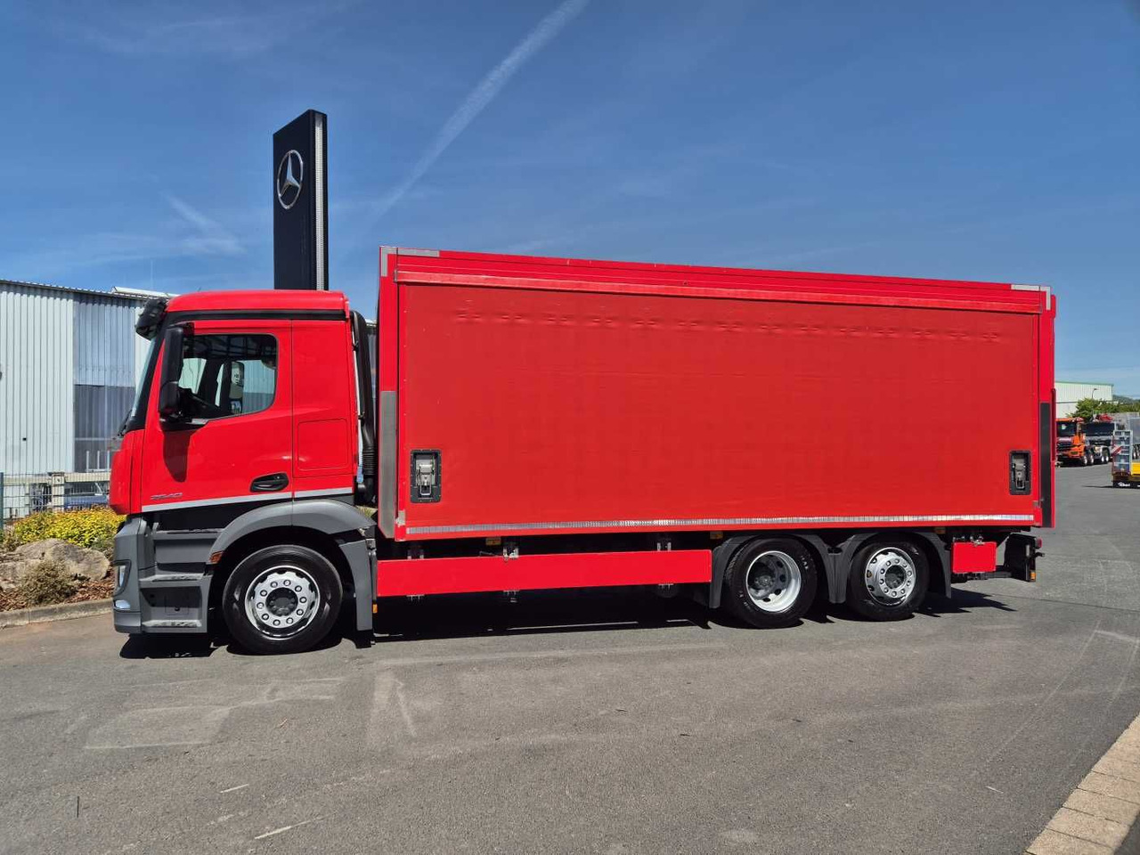 Mercedes-Benz Antos 2540 LnR 6x2 LBW Schiebeplanen AHK - Camião transporte de bebidas: foto 4 Mercedes-Benz Antos 2540 LnR 6x2 LBW Schiebeplanen AHK - Camião transporte de bebidas: foto 4