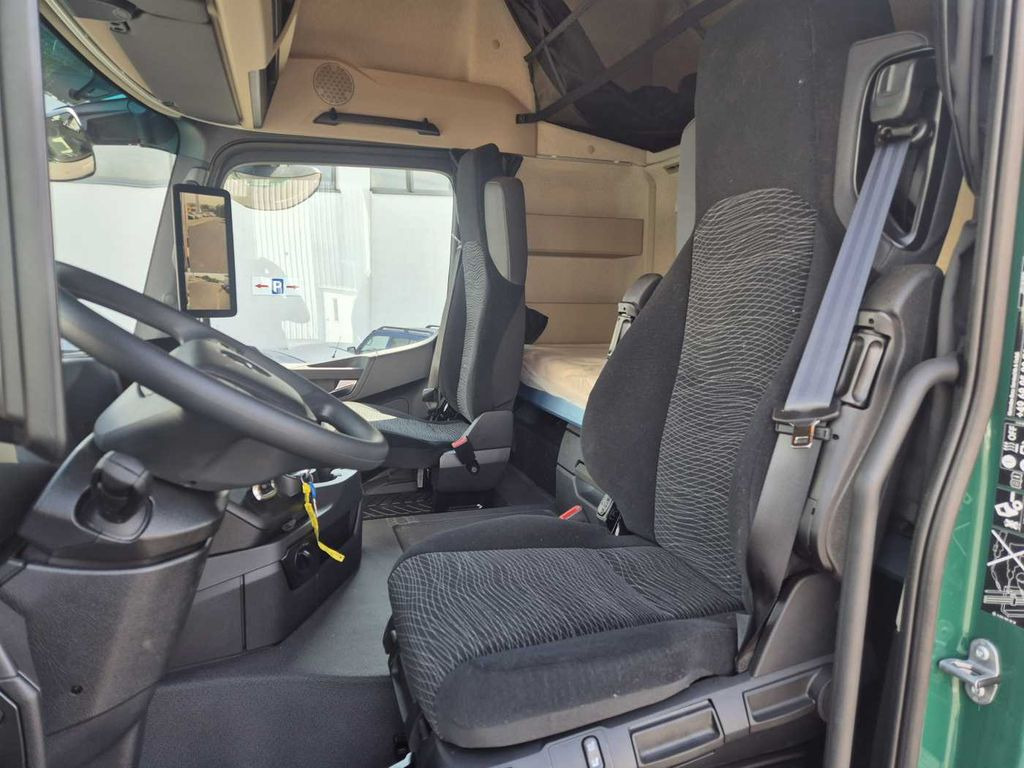 Fotografia de interior 4: Camião de transporte de madeira, Camião grua novo Mercedes-Benz Arocs 2651 L 6x4 Kran Epsilon TZ 12-86 Retarder Mercedes-Benz Arocs 2651 L 6x4 Kran Epsilon TZ 12-86 Retarder Fotografia de interior 4: Camião de transporte de madeira, Camião grua novo Mercedes-Benz Arocs 2651 L 6x4 Kran Epsilon TZ 12-86 Retarder Mercedes-Benz Arocs 2651 L 6x4 Kran Epsilon TZ 12-86 Retarder