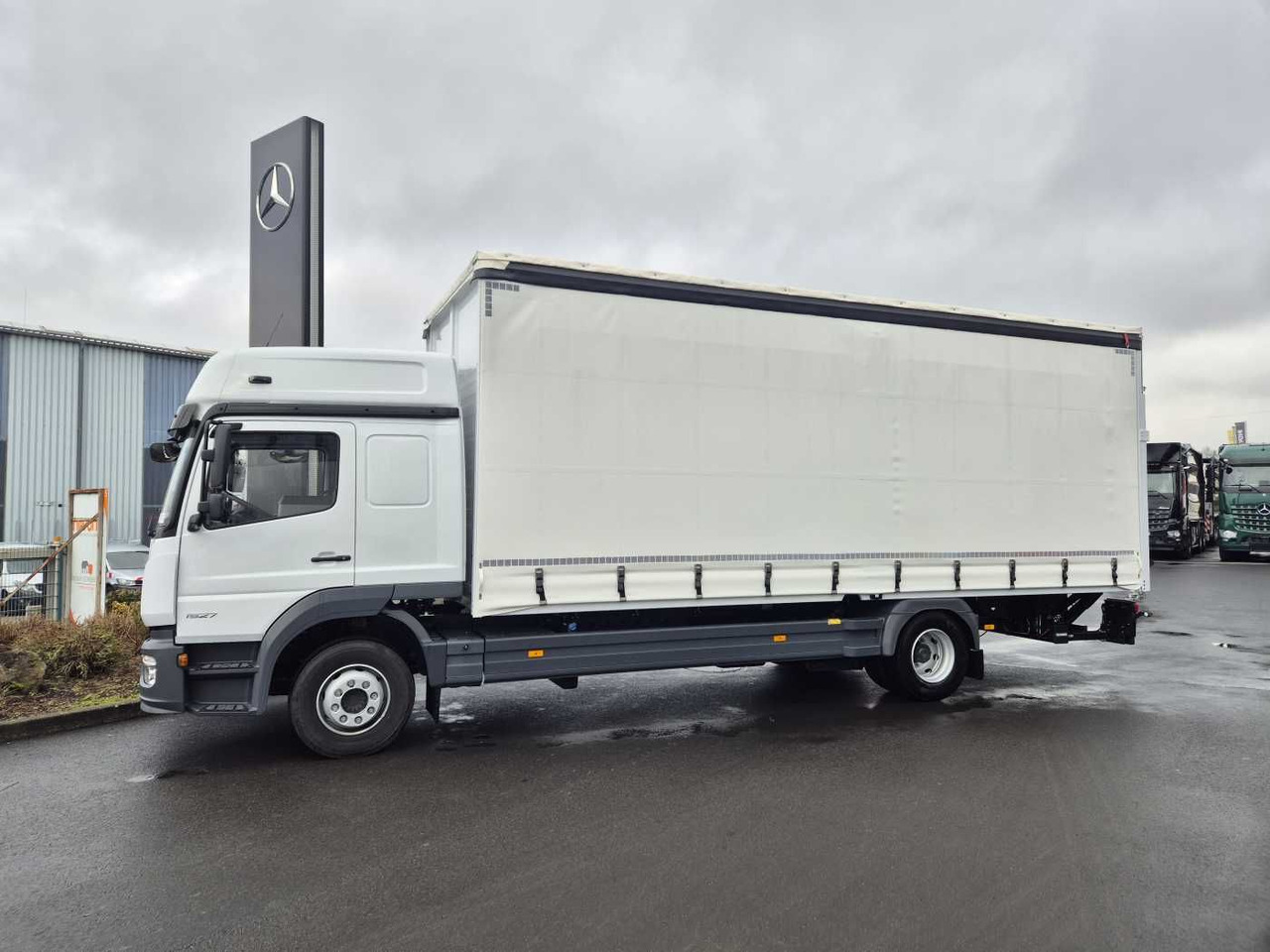 Mercedes-Benz Atego 1527 L L-Haus LBW Palfinger 1.500kg 2 Bett - Camião de lona: foto 3 Mercedes-Benz Atego 1527 L L-Haus LBW Palfinger 1.500kg 2 Bett - Camião de lona: foto 3