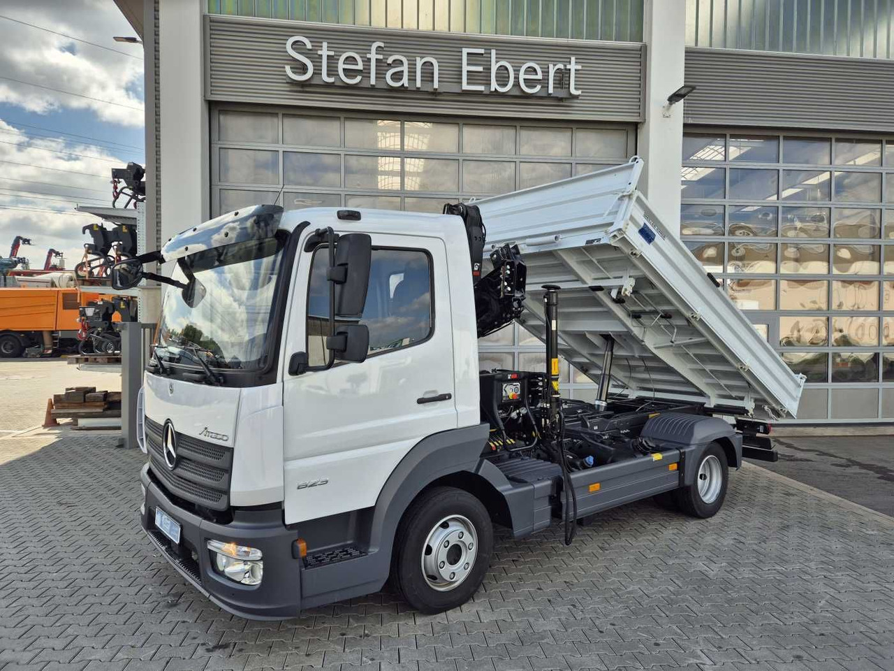 Mercedes-Benz Atego 823 KK Kipper+Kran+Funk+Greifersteuerung - Carrinha basculante: foto 1 Mercedes-Benz Atego 823 KK Kipper+Kran+Funk+Greifersteuerung - Carrinha basculante: foto 1