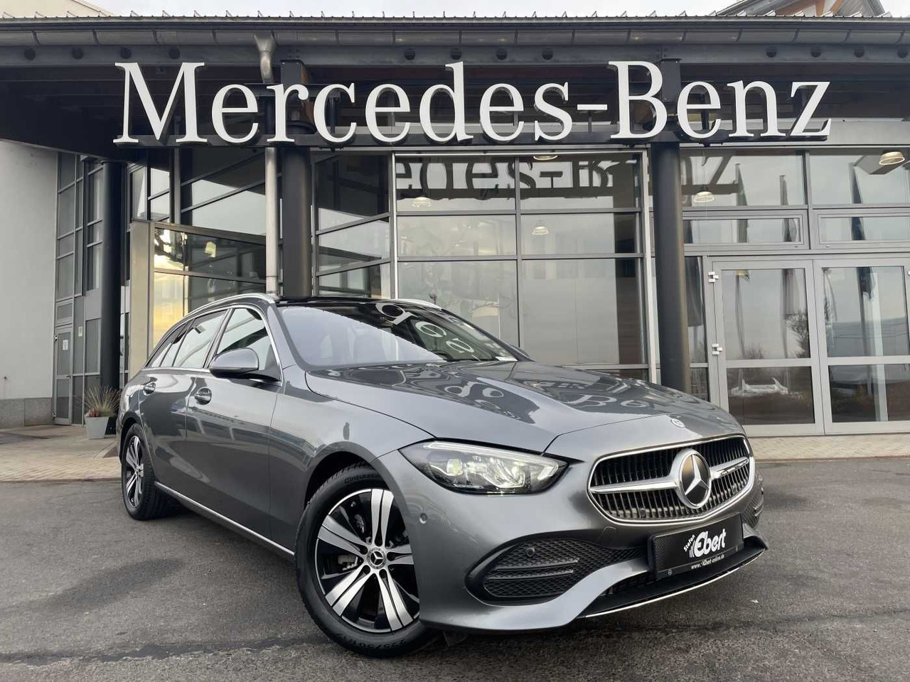 Mercedes-Benz C 180 T 9G AVANTGARDE+R-Kamera +PANO+SHZ+SPIEGEL - Automóvel: foto 1 Mercedes-Benz C 180 T 9G AVANTGARDE+R-Kamera +PANO+SHZ+SPIEGEL - Automóvel: foto 1