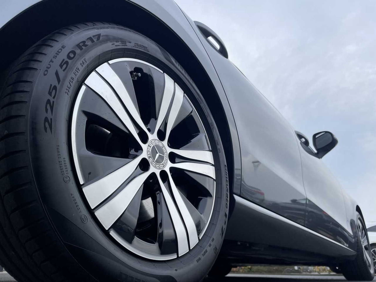 Mercedes-Benz C 180 T 9G AVANTGARDE+R-Kamera +PANO+SHZ+SPIEGEL - Automóvel: foto 5 Mercedes-Benz C 180 T 9G AVANTGARDE+R-Kamera +PANO+SHZ+SPIEGEL - Automóvel: foto 5