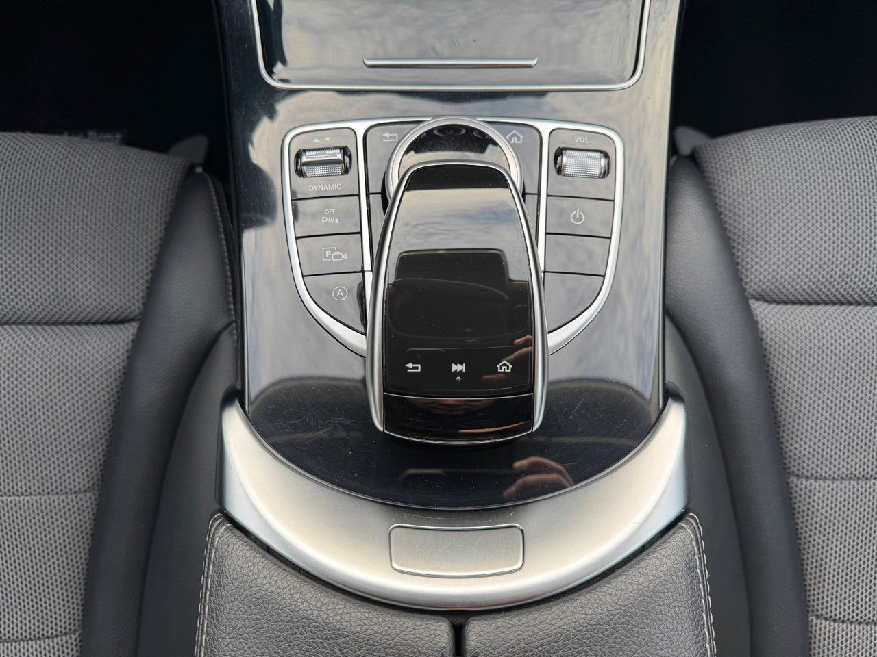 Locação financeira de  Mercedes-Benz C 200 C Limousine+Avantgarde+AHK+RFK+TotW Mercedes-Benz C 200 C Limousine+Avantgarde+AHK+RFK+TotW: foto 19