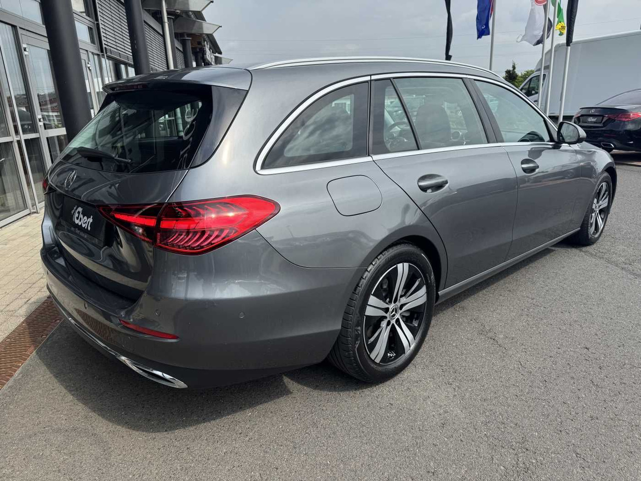 Mercedes-Benz C 220 d T 4M Pano+AHK+Distr+STDH+360+HUD - Automóvel: foto 4 Mercedes-Benz C 220 d T 4M Pano+AHK+Distr+STDH+360+HUD - Automóvel: foto 4