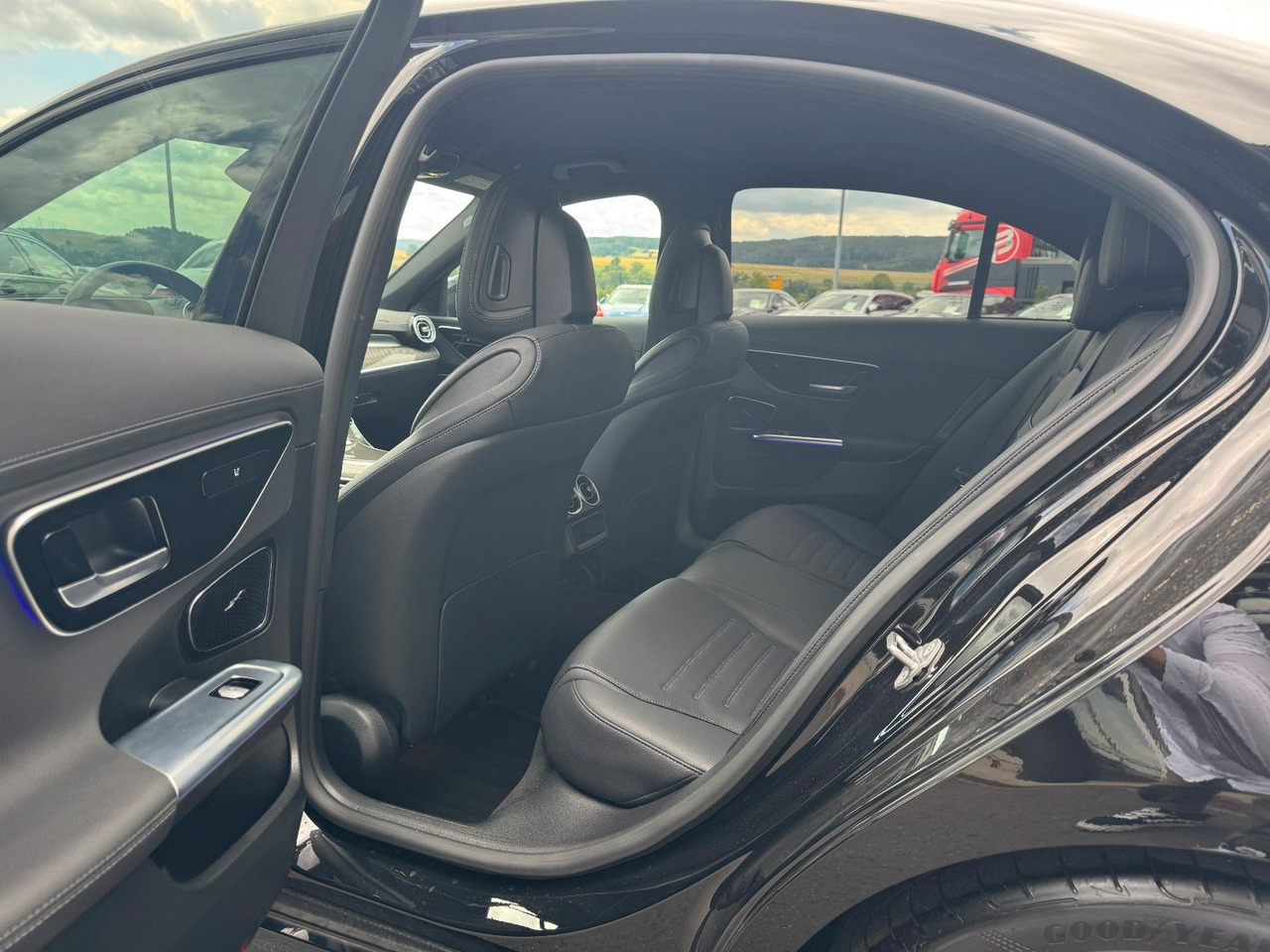 Sedan Mercedes-Benz C 300 AMG+DistrPlus+360+SportfahrW+Night+19Zoll: foto 10