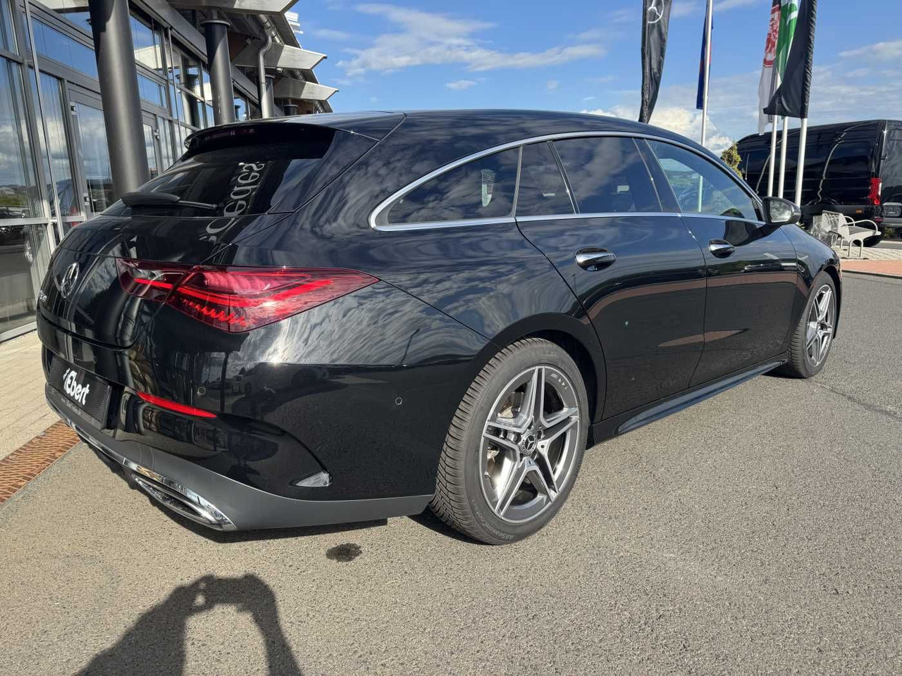 Mercedes-Benz CLA 180 Shooting Brake+AMG+Distr+AHK+RFK+ - Automóvel: foto 4 Mercedes-Benz CLA 180 Shooting Brake+AMG+Distr+AHK+RFK+ - Automóvel: foto 4