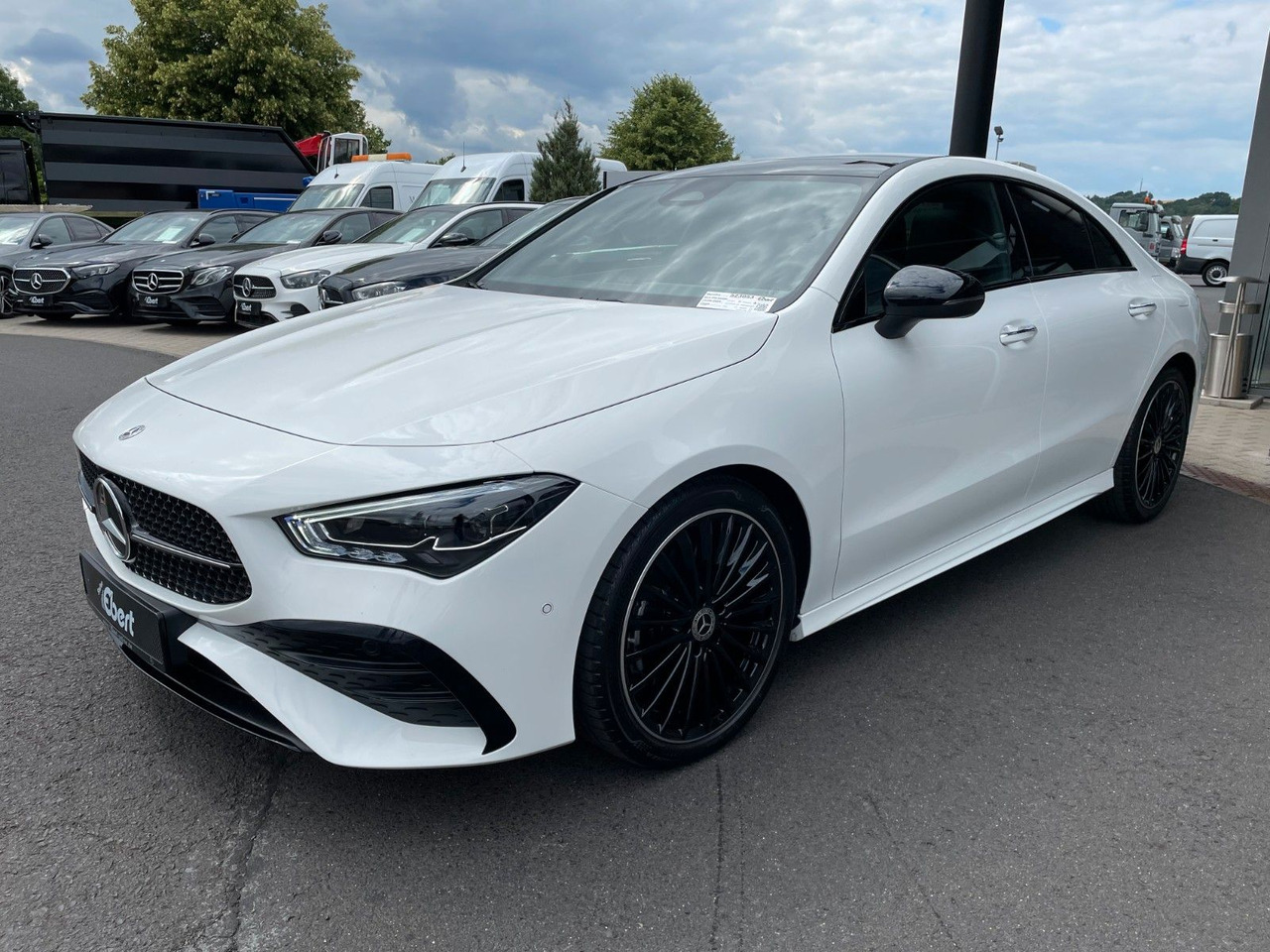 Mercedes-Benz CLA 200 AMG Pano+R-Kamera+19" - Automóvel: foto 2 Mercedes-Benz CLA 200 AMG Pano+R-Kamera+19" - Automóvel: foto 2