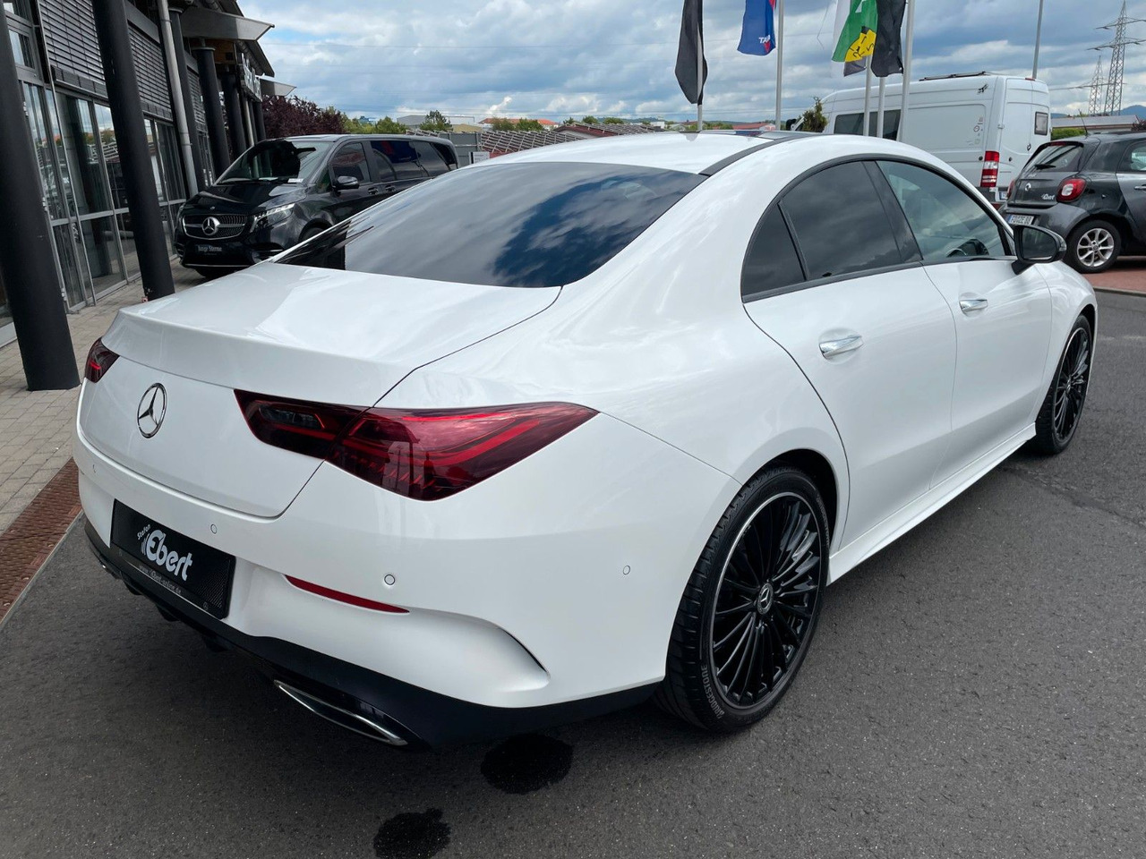 Mercedes-Benz CLA 200 AMG Pano+R-Kamera+19" - Automóvel: foto 4 Mercedes-Benz CLA 200 AMG Pano+R-Kamera+19" - Automóvel: foto 4